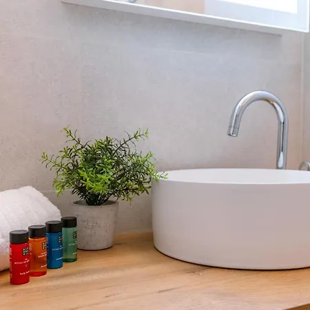 Studio N&B - Completely Renovated Studio Located In The Heart Of Ostend Apartment